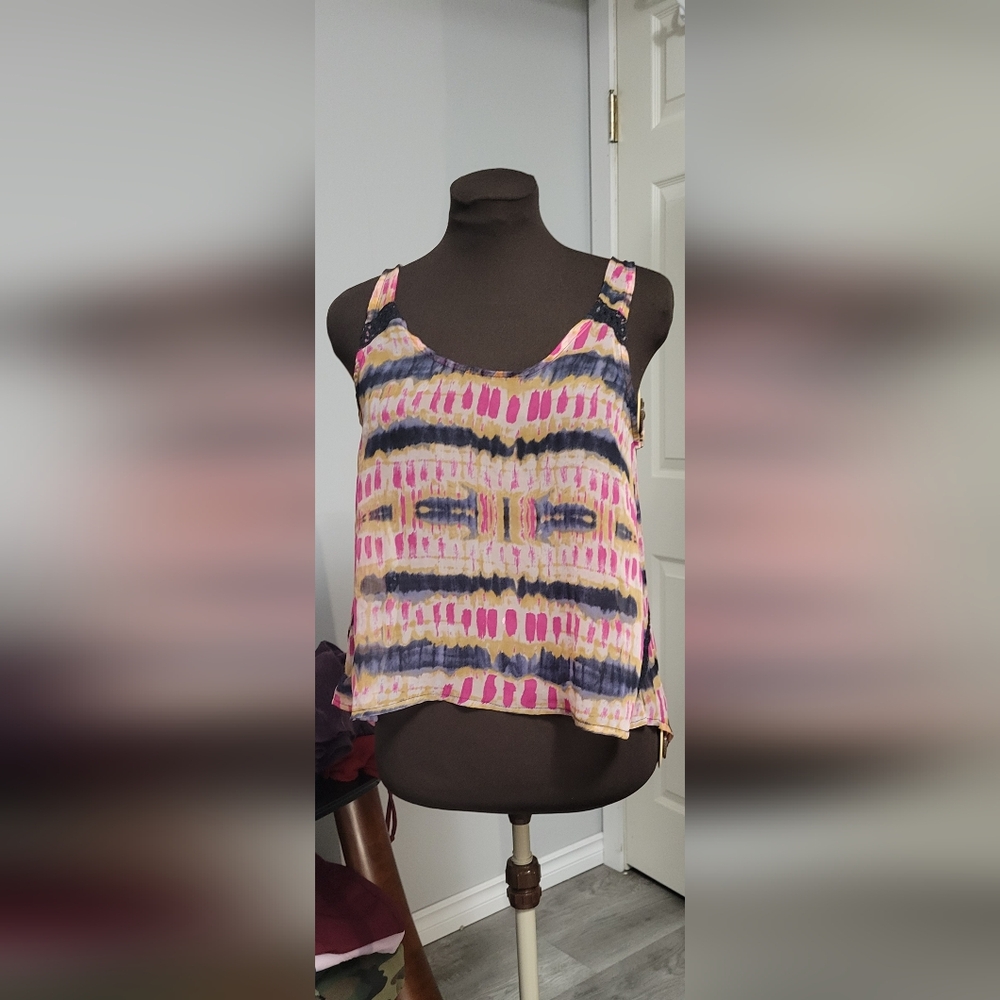 5/$20**Element Small Light Material Sleeveles Top